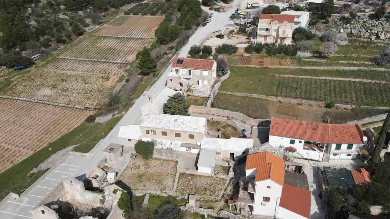 Apartments Adriana Bol Esterno foto